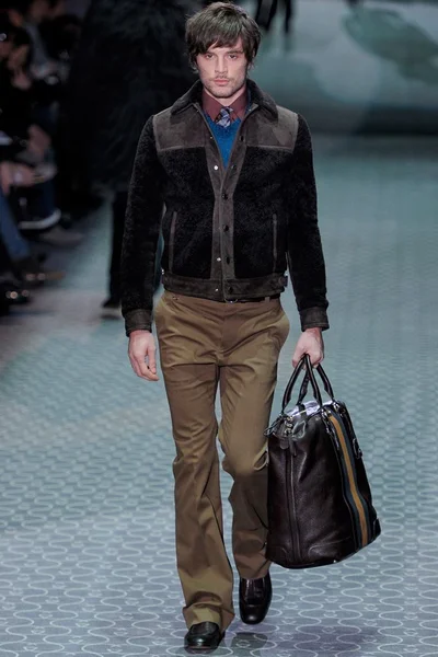 Look 30